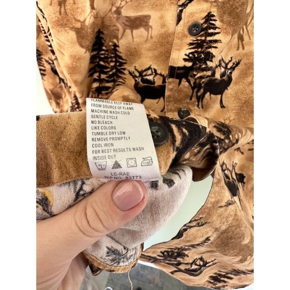 Woolrich Men's Sz M Shirt Flannel Button Down All Over Deer Print Whitet… - Picture 9 of 9